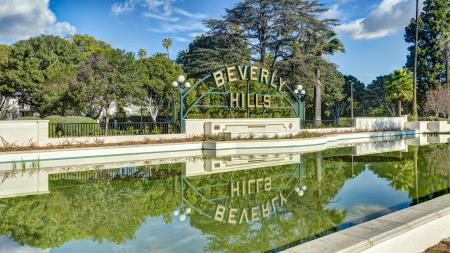 Beverly Hills Lily Pond 

Custom sizes, finishes and canvas available. Please contact us for further information. Unless otherwise noted the image floats on the printed sheet. A paper white border (approx. 2 inches on all sides) will be around the entire image.
